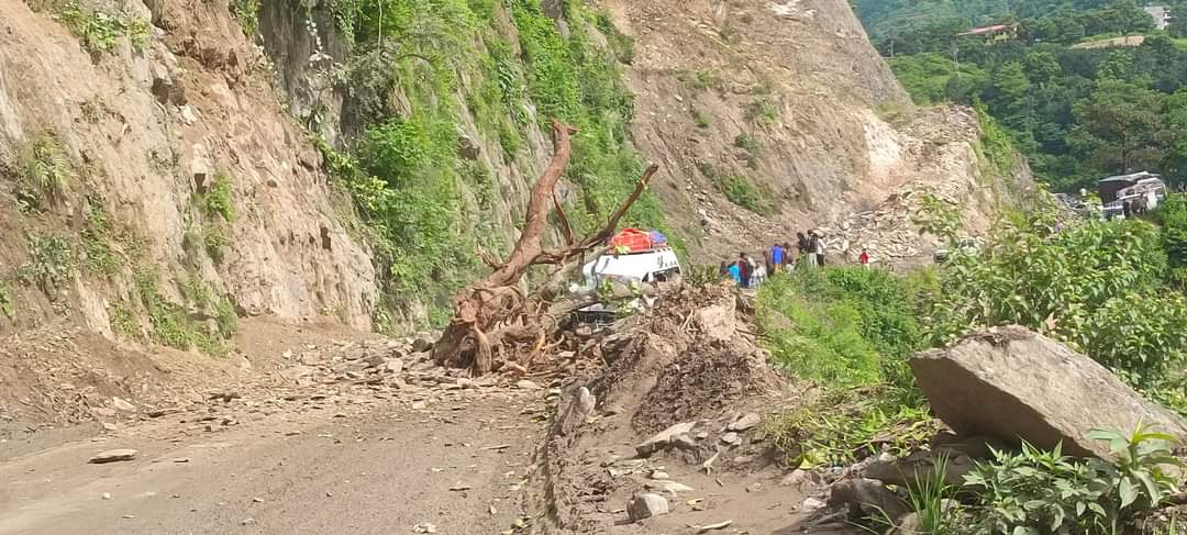 नौबिसे गजुरी मलेखु सडक खण्ड अहिले दुईतर्फी सञ्चालनमा