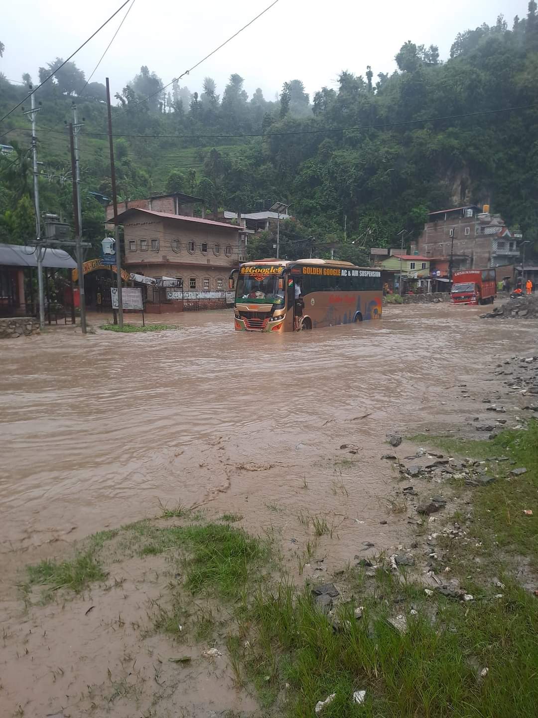 धादिङको गल्छी लगायतका सडकखण्ड बर्षातको कारण जलमग्न,अझै बर्षाको सम्भावना,सचेत रहन महाशाखाको अनुरोध