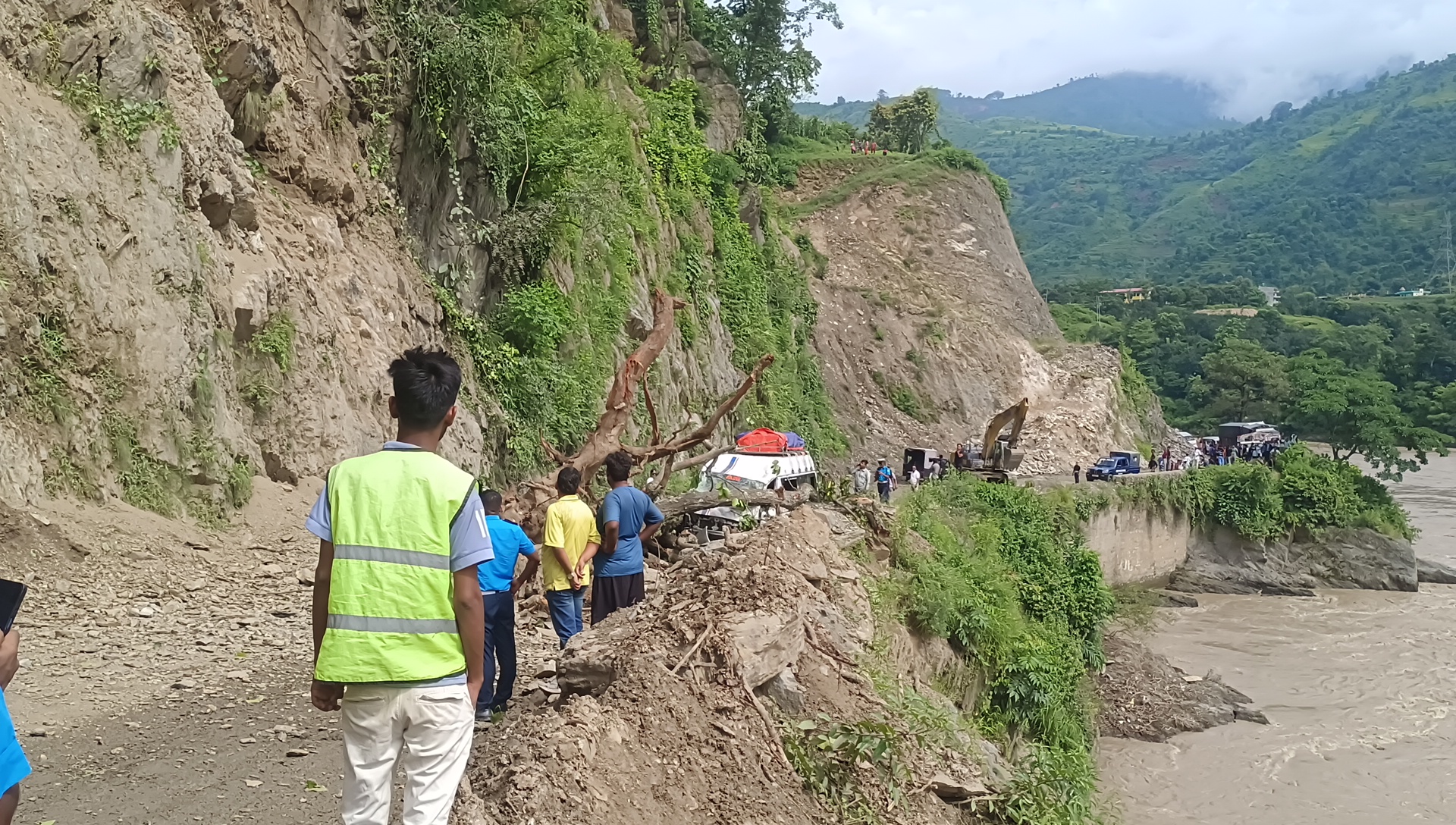 माइक्रोबसमा सवार रुविभ्याली गाउँपालिकाका निर्मागको उपचारको क्रममा मृत्यु