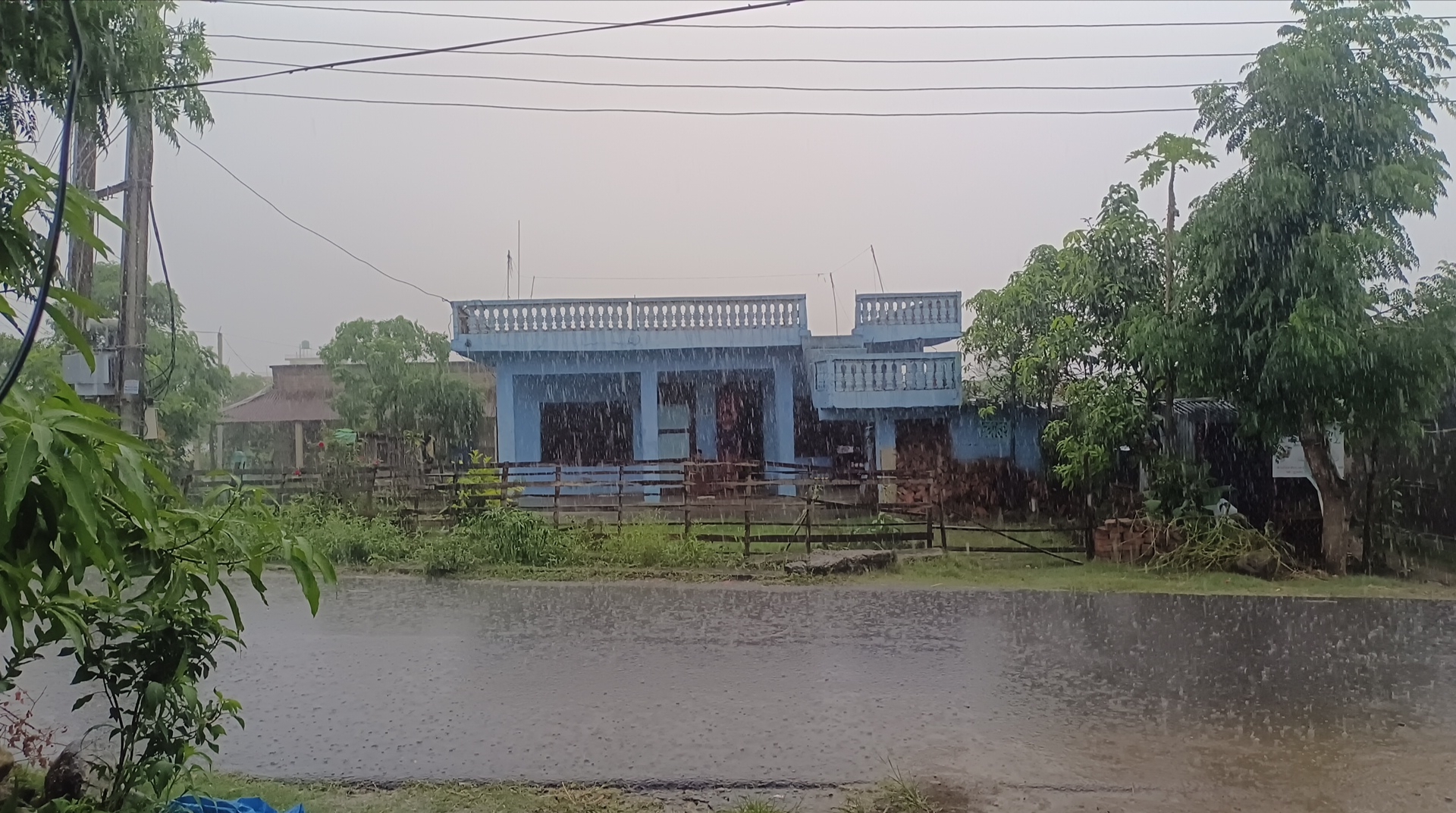 धादिङको गजुरी सहित देशभर भारी बर्षा,सुरक्षित रहनुहुन पूर्वानुमान महाशाखाको अनुरोध