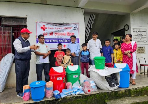 रेडक्रस धादिङद्धारा स्थापना दिवसको अवसरमा स्वावलम्बी र आमाको माया छात्राबासलाई सहयोग