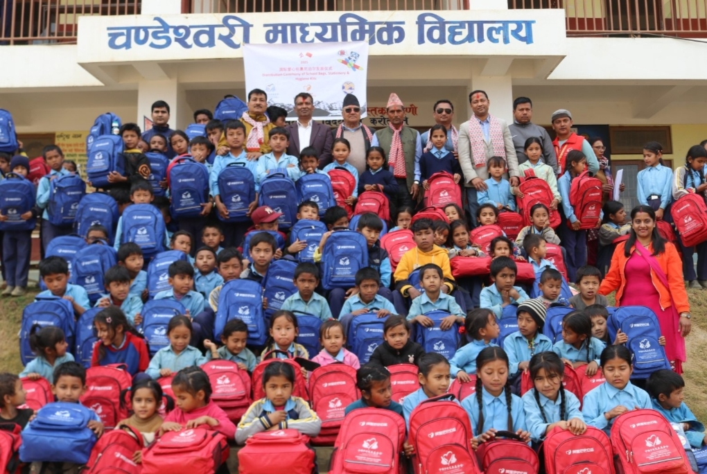 नीलकण्ठ नगर उपप्रमुख दिपक विश्वकर्माको पहलमा नगर भित्रका विद्यालयहरुमा शैक्षिक सामाग्री वितरण